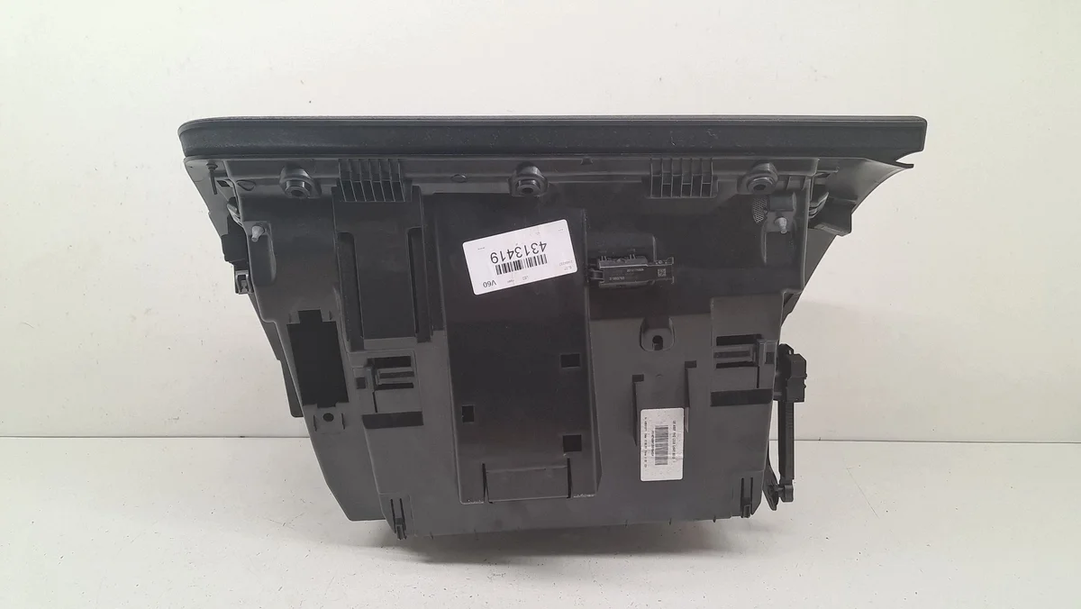 Volvo V60 Schowek 31467498 Gebraucht image 10