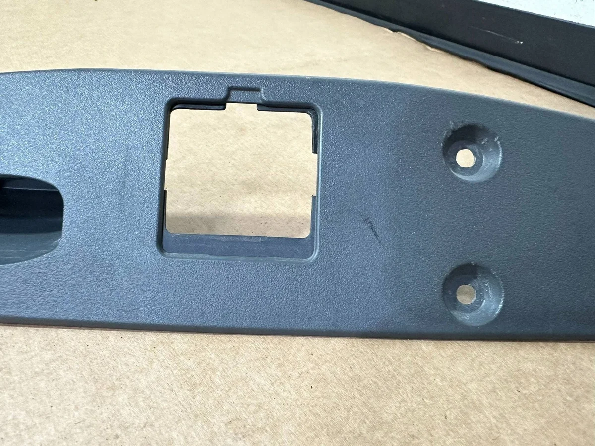 Cache serrure coffre Mercedes SL R230 image 3
