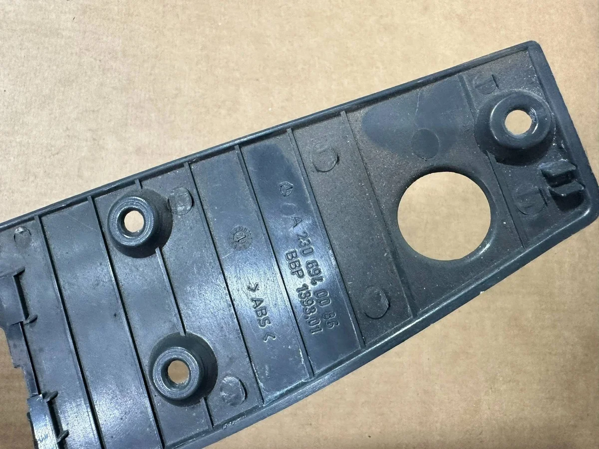 Cache serrure coffre Mercedes SL R230 image 9