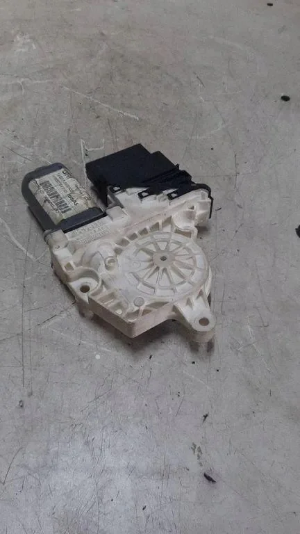 Skoda Octavia Mk2 Fensterheber Motor Hinten image 3