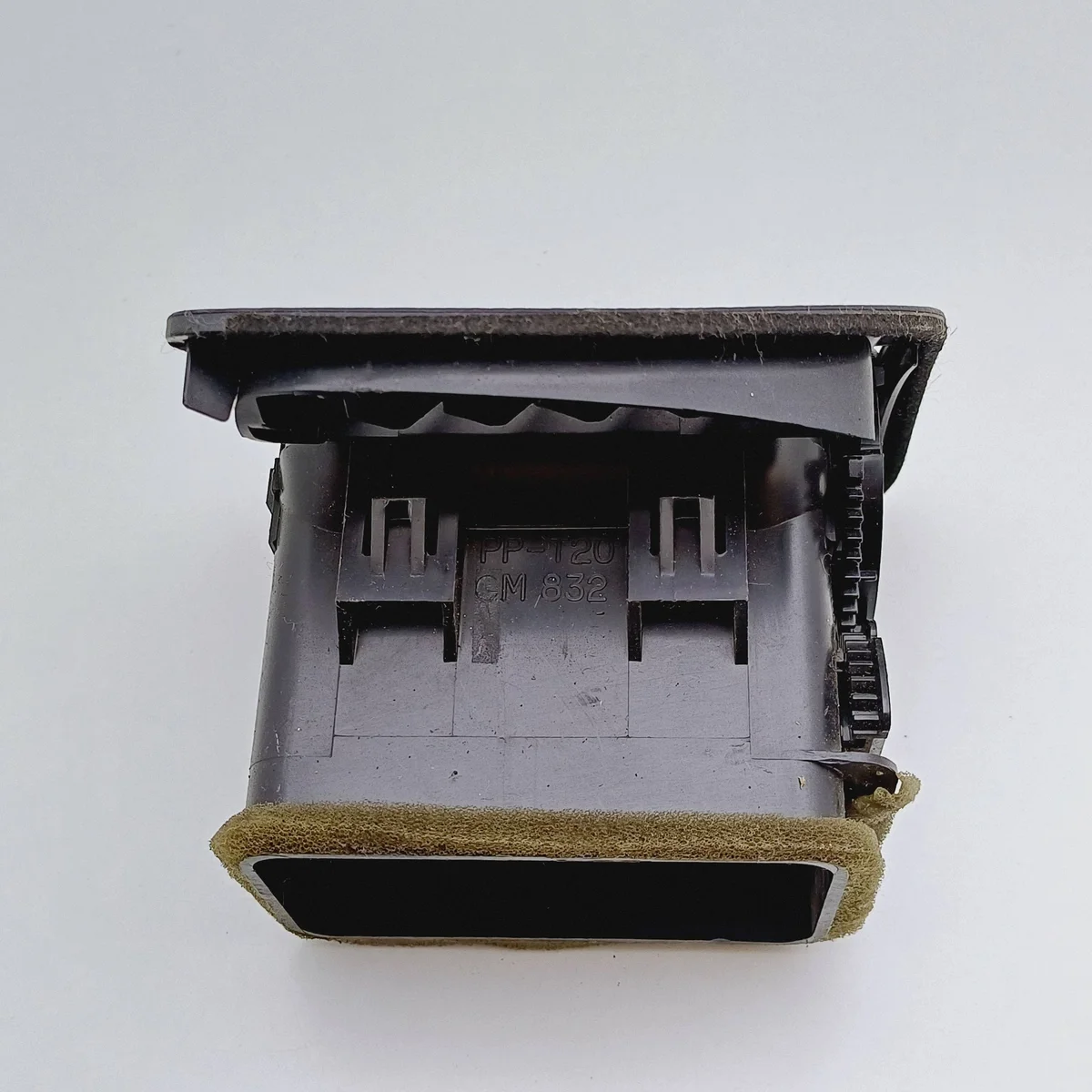 Mazda 626 Lüftungsgitter Links Vorne image 5