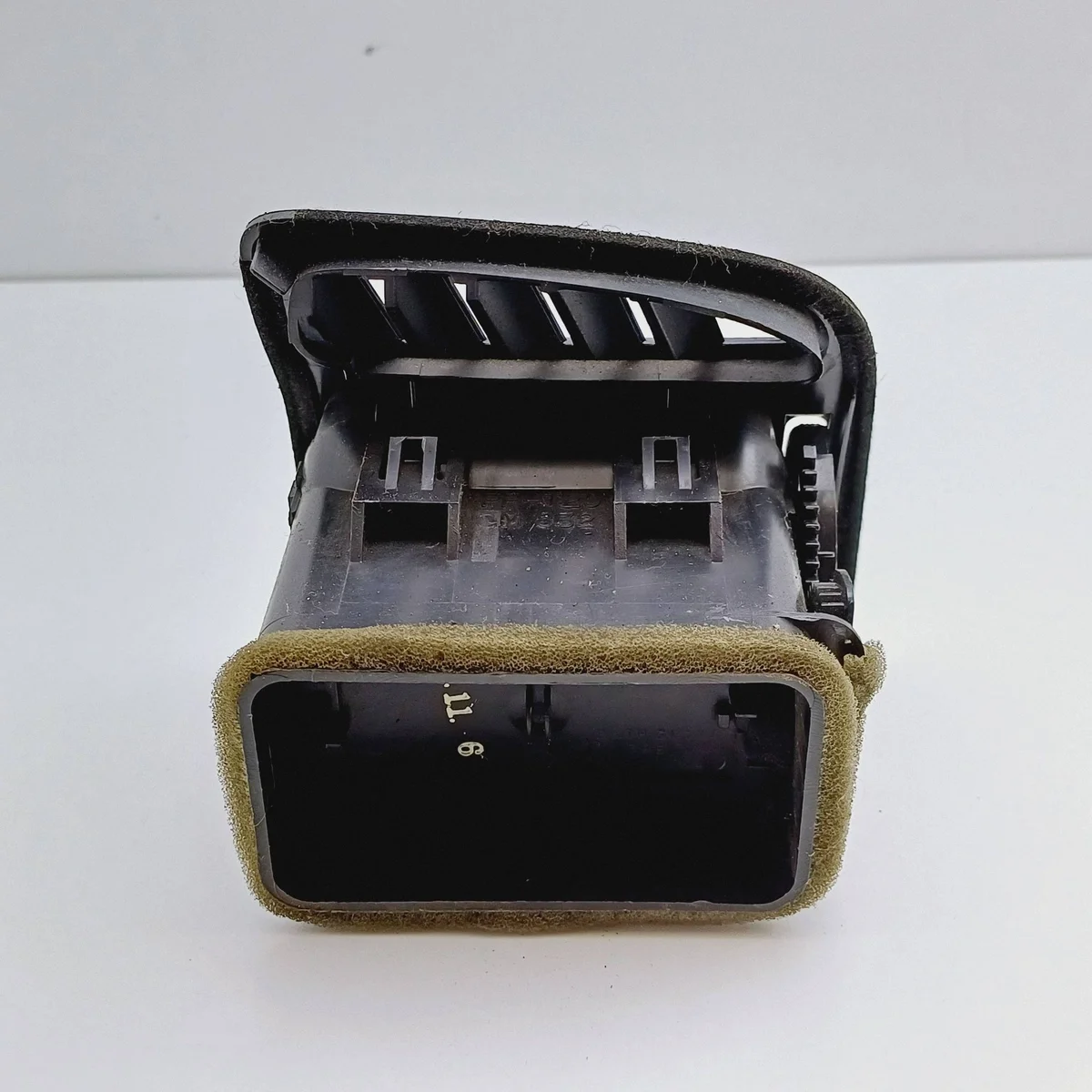 Mazda 626 Lüftungsgitter Links Vorne image 6