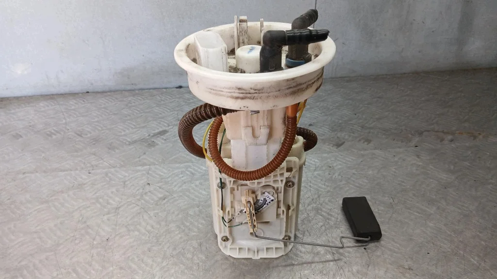 Bränslepump Audi A4 B6 2.0B 2000-2005 image 4