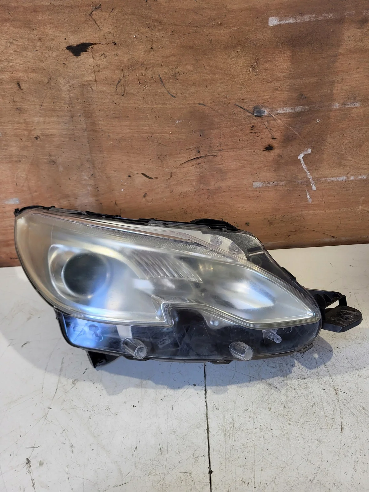 Phare Avant Droit Peugeot 2008 I 9677810080