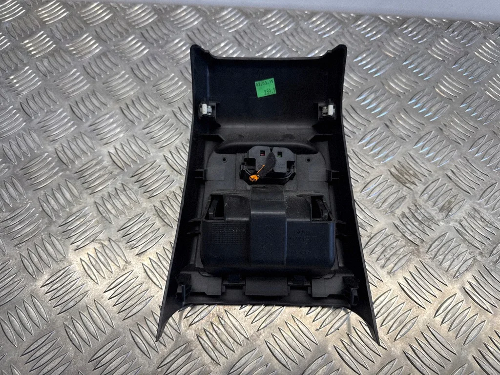 Peugeot 308 T9 middenconsole opbergvak image 5