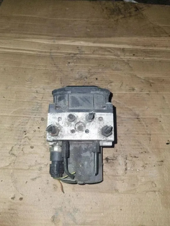 ABS-pumppu Toyota Avensis 4454005040