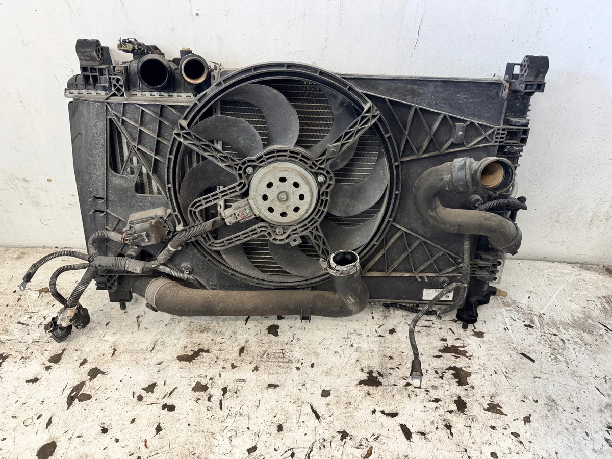 Opel Meriva B Kühler Lüfter 1.4T 13330996 image 2