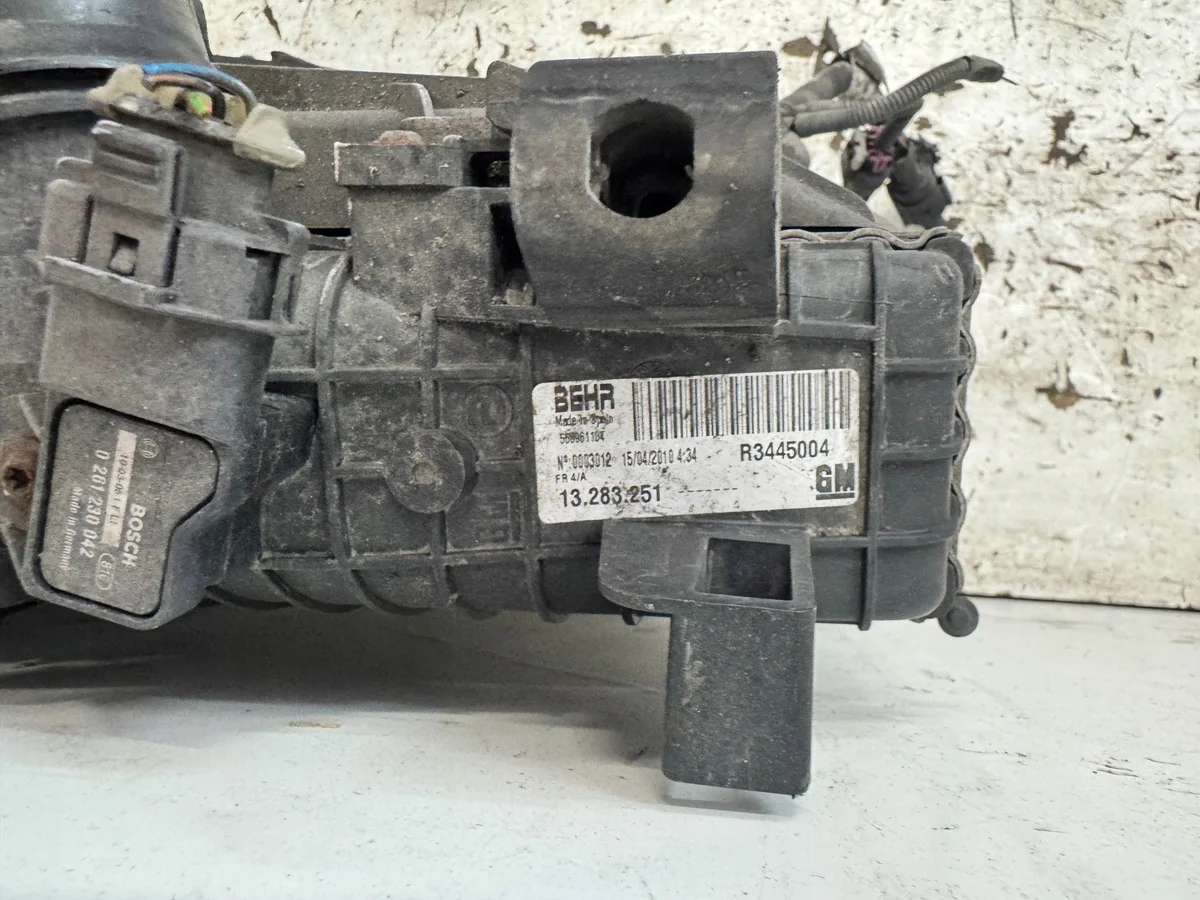 Opel Meriva B Kühler Lüfter 1.4T 13330996 image 8