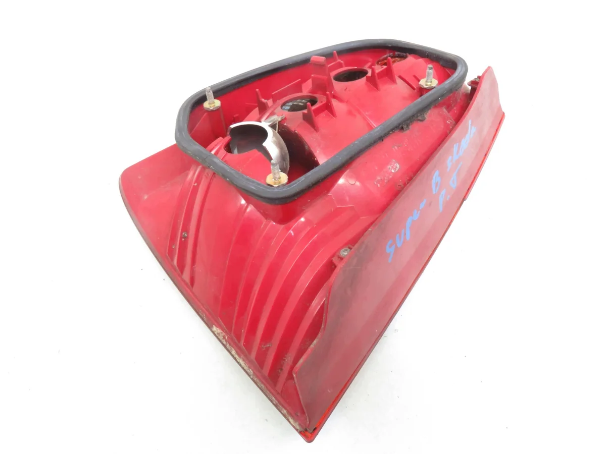 Luz trasera Skoda Superb I derecha OEM image 3