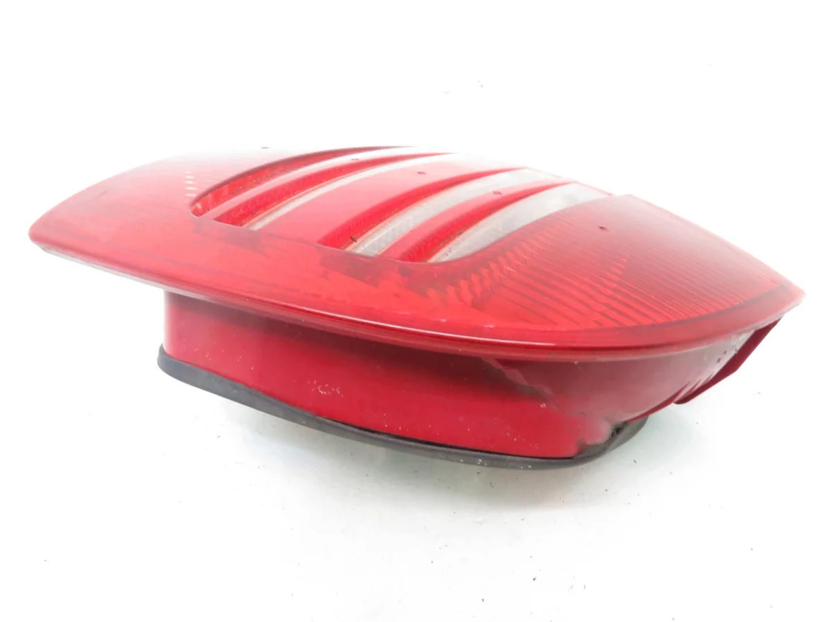 Luz trasera Skoda Superb I derecha OEM image 4