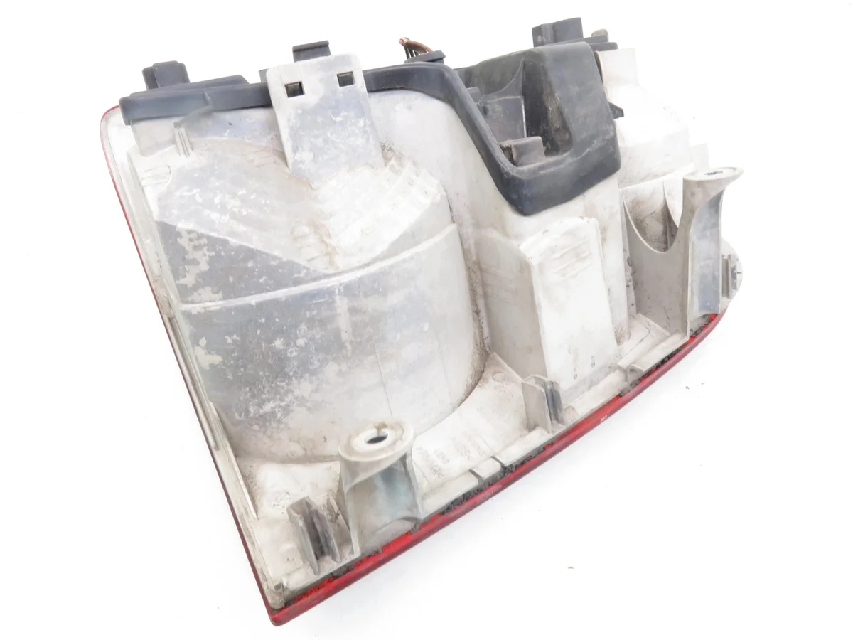 Baklykta Höger VW Touran I - A1135108-LAMPA image 6
