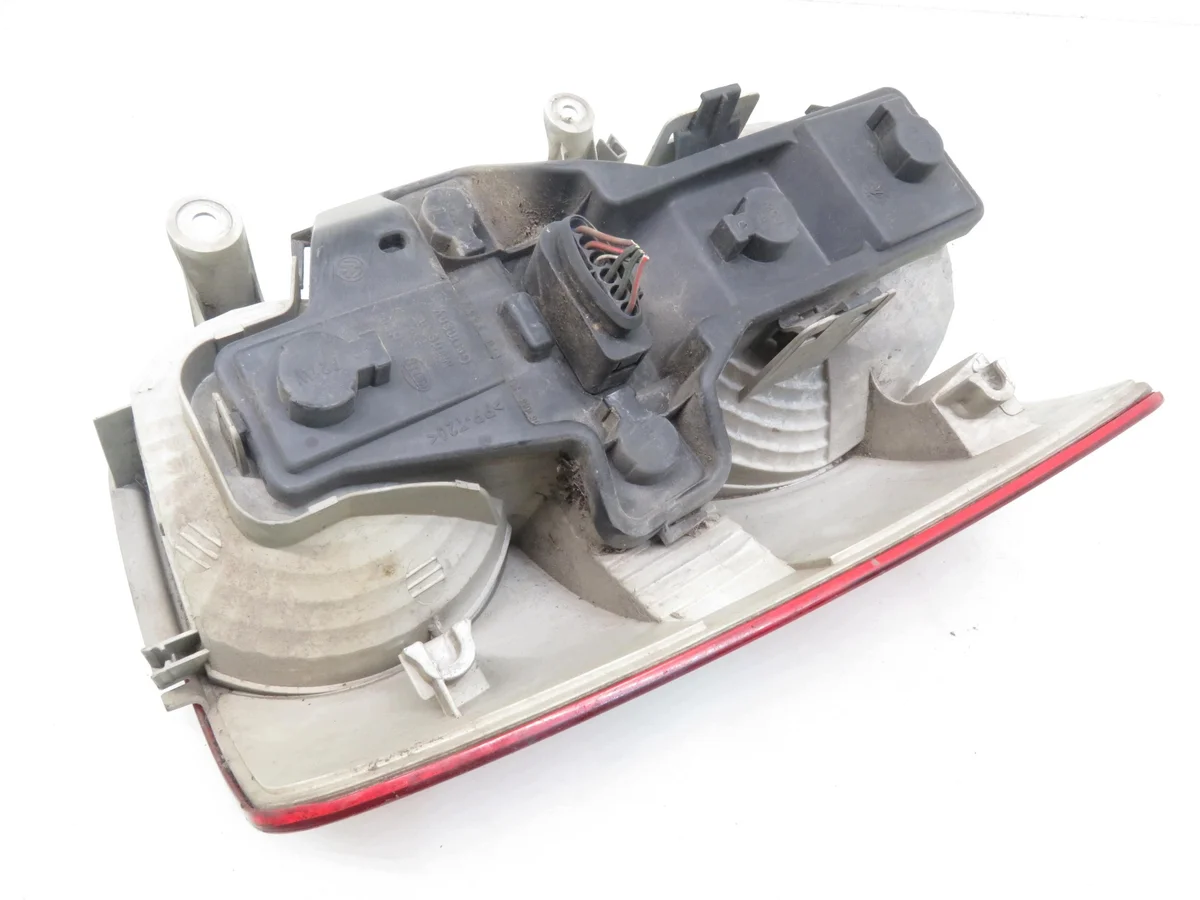 Baklykta Höger VW Touran I - A1135108-LAMPA image 7