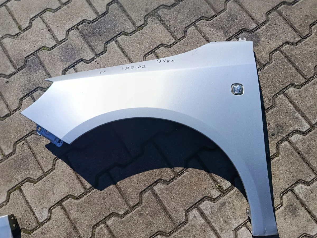 Skoda Fabia II Kotflügel Vorne Links image 2