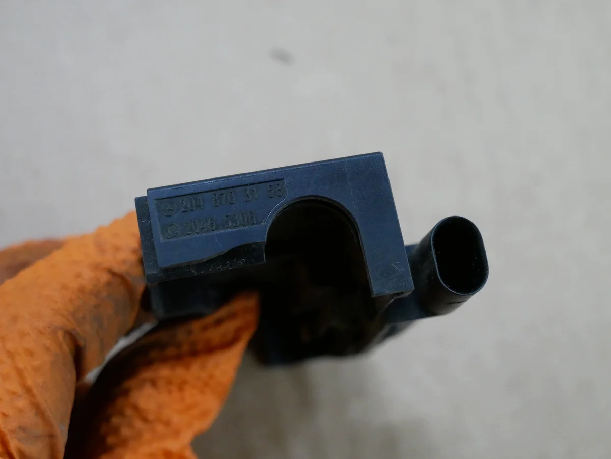 MERCEDES W204 2048703158 Loquet Capot image 3