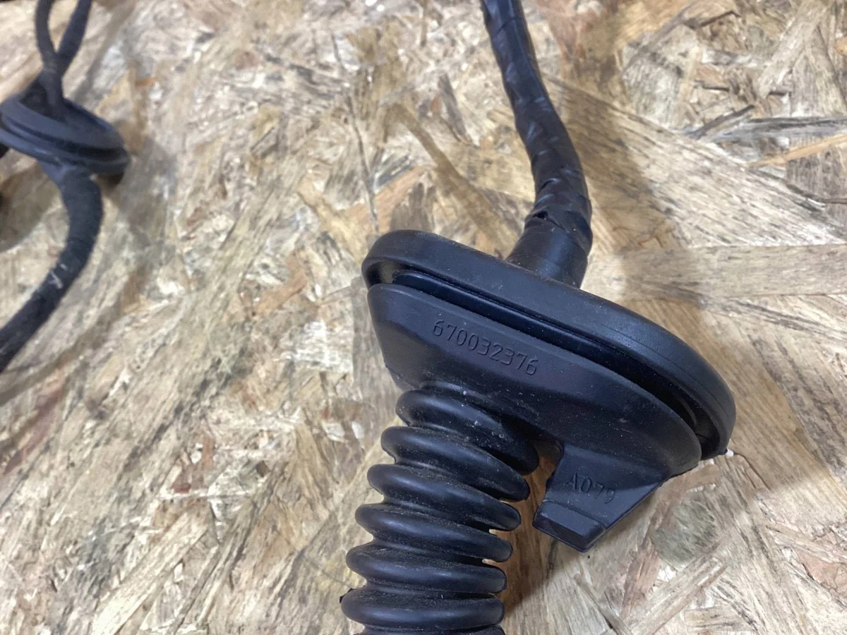 Maserati Levante Wiring Harness 670032376 image 8