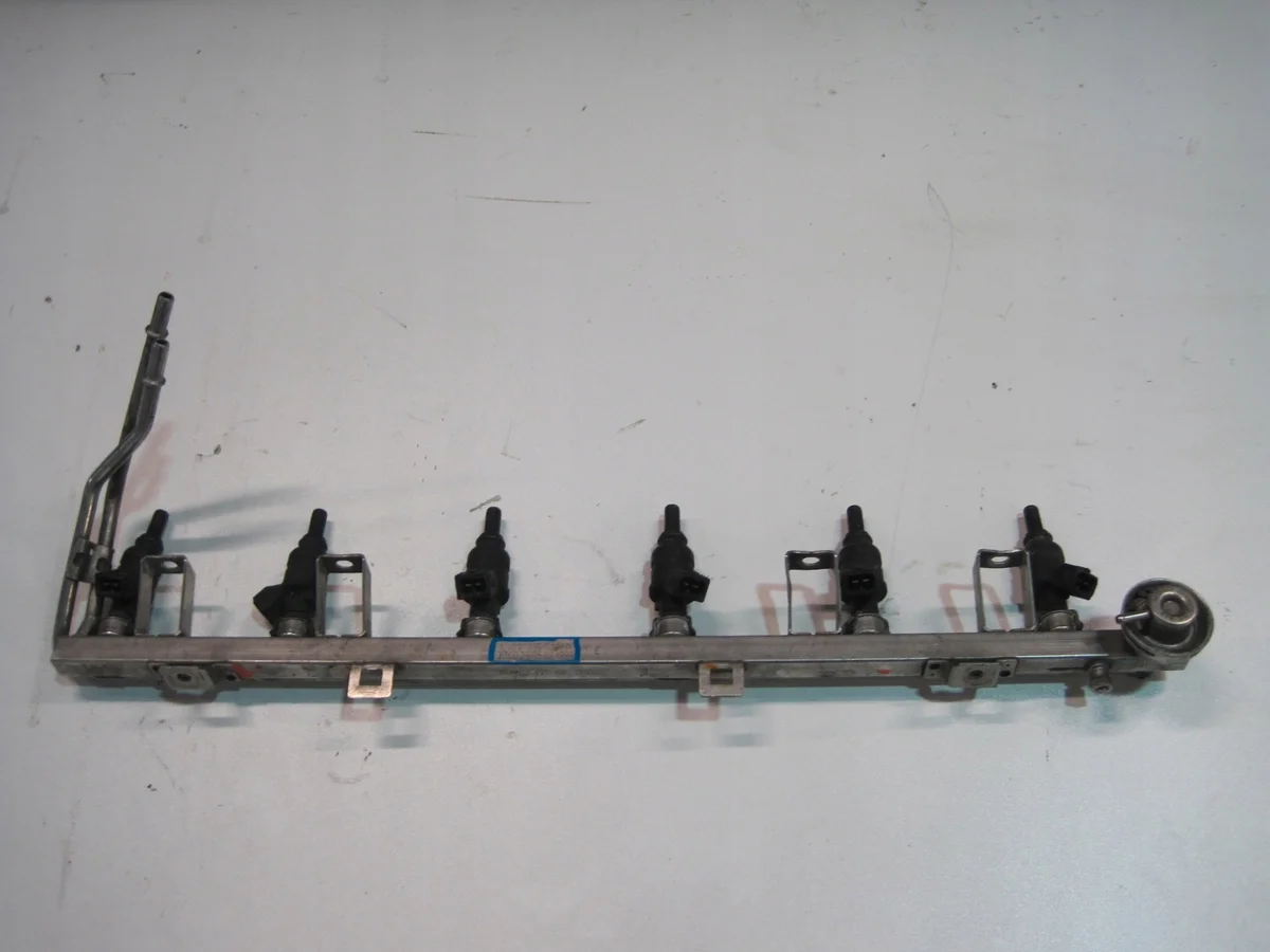 BMW Injector Rail 1427335