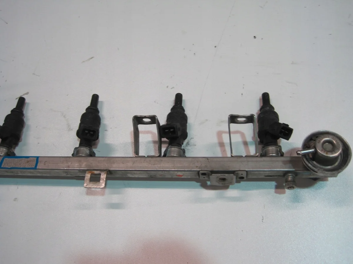 BMW 1427335 Rampe Injecteurs image 3