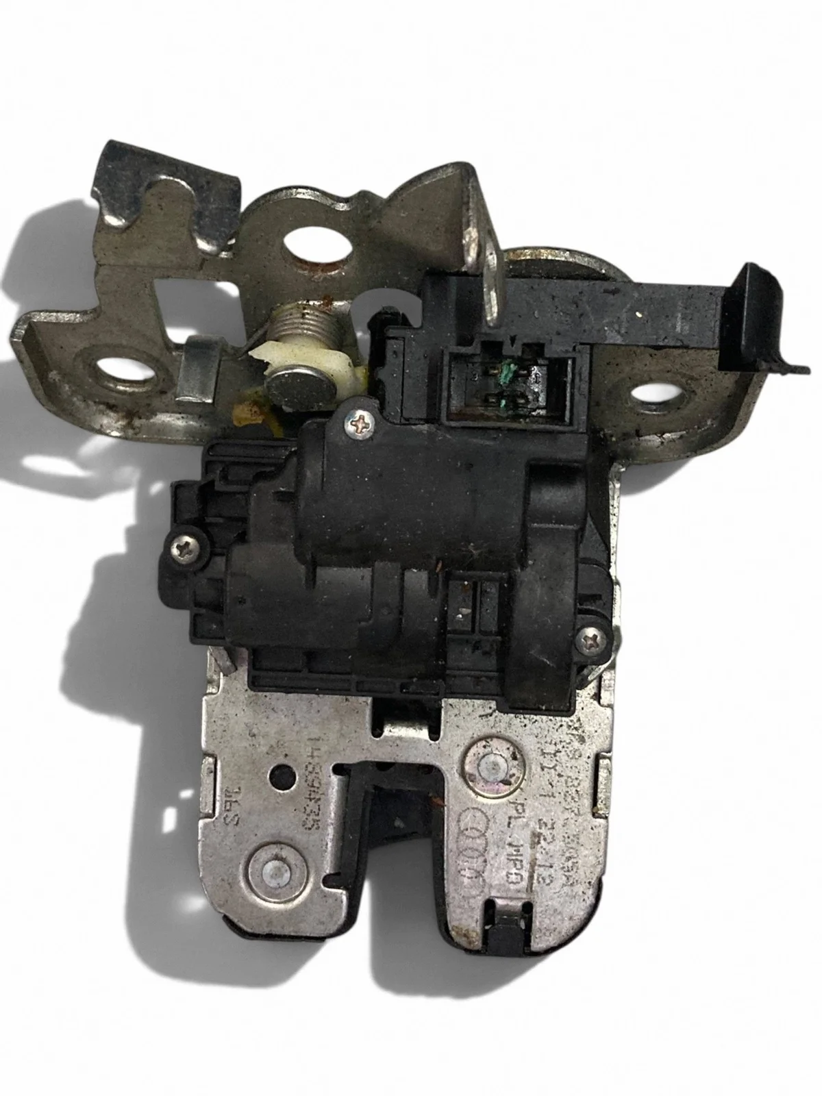 Serrure coffre Audi A6 C7 8K9827505A