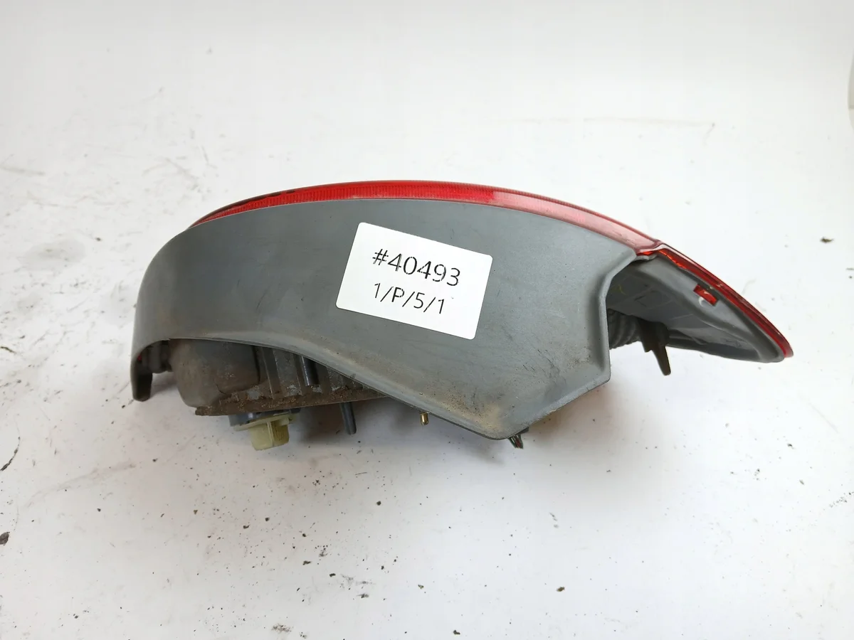 Toyota Yaris Rückleuchte Links gebraucht thumbnail 5