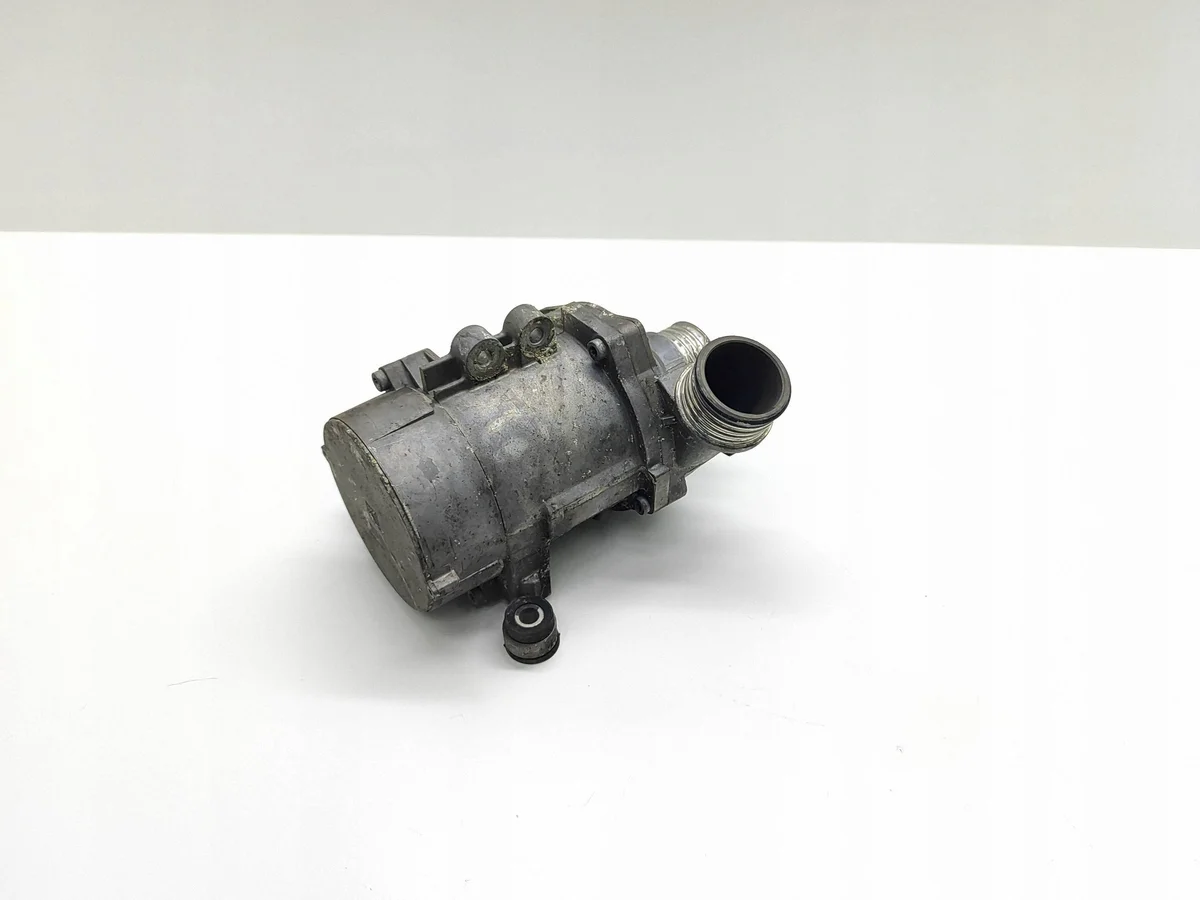 Pompe à eau BMW E60 E61 702851 image 3