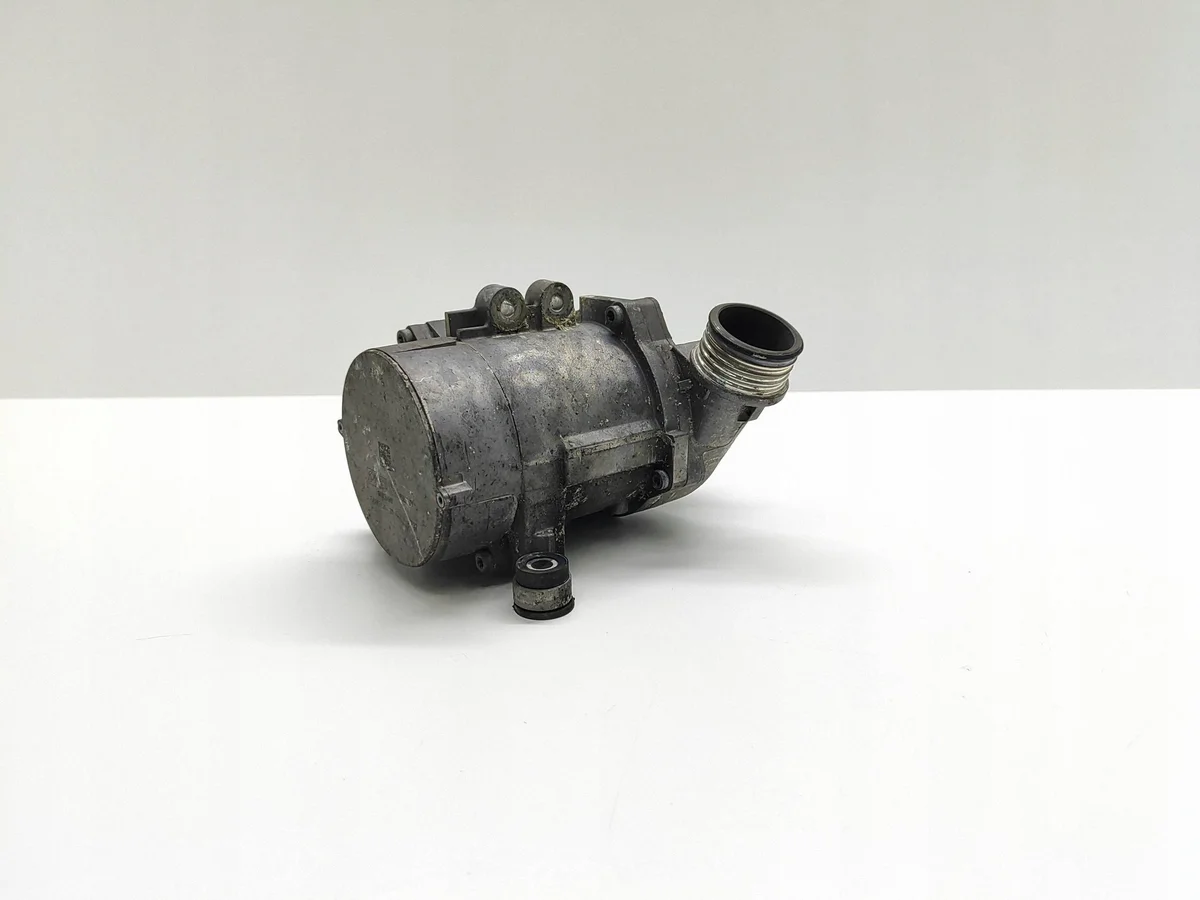Pompe à eau BMW E60 E61 702851 image 4