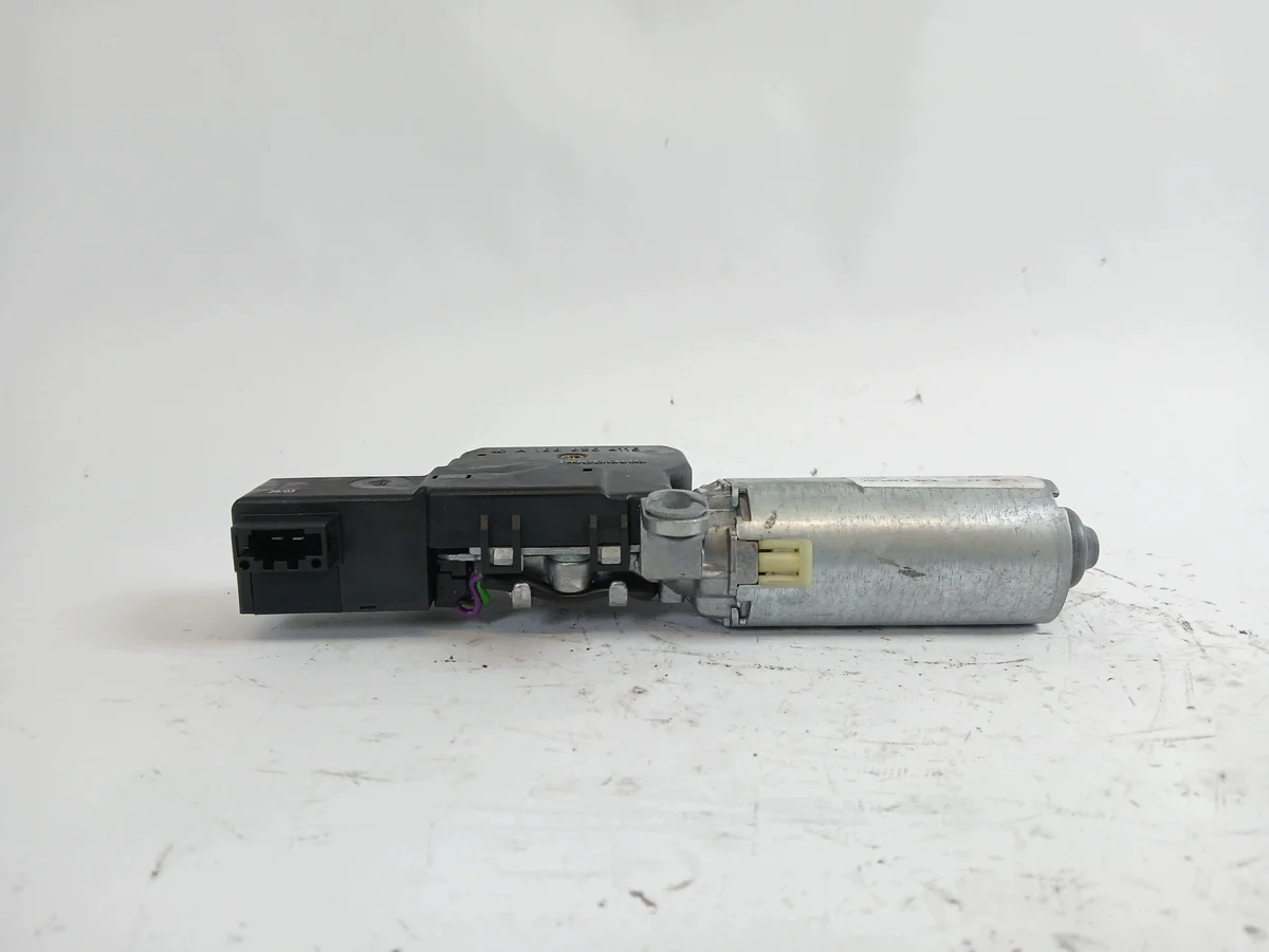 Mercedes W168 kattoluukun moottori image 3