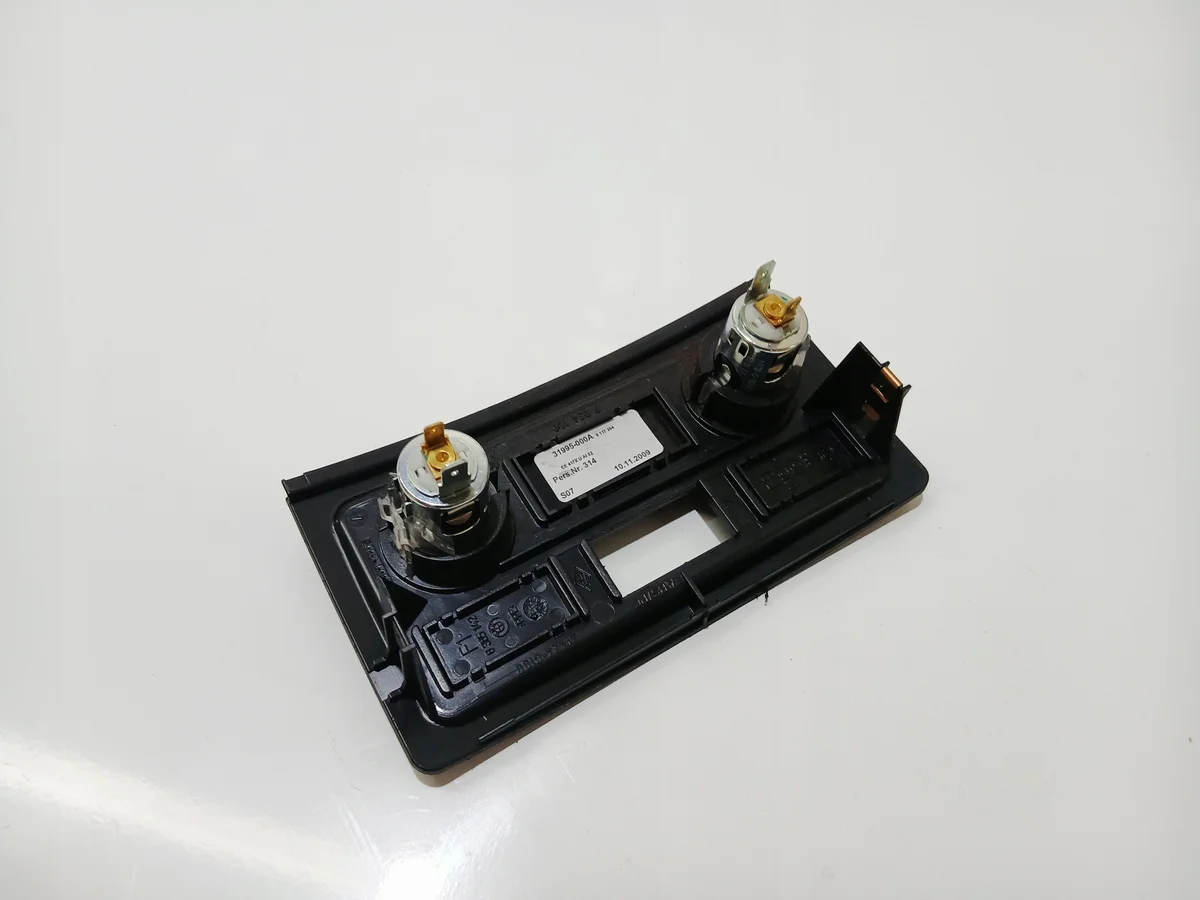 Panel conector mechero BMW Serie 5 E60 E61 image 3