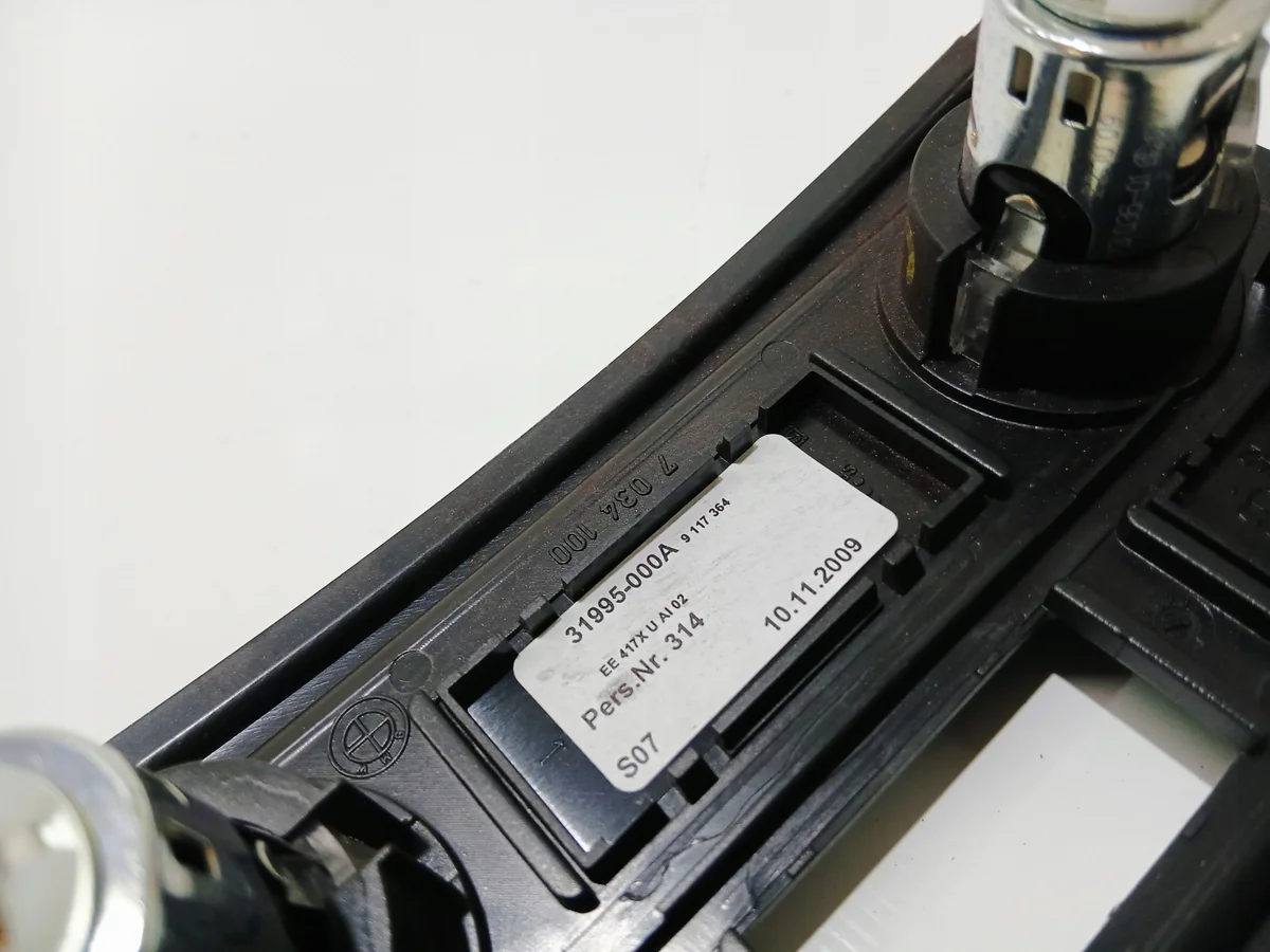 Panel conector mechero BMW Serie 5 E60 E61 image 4