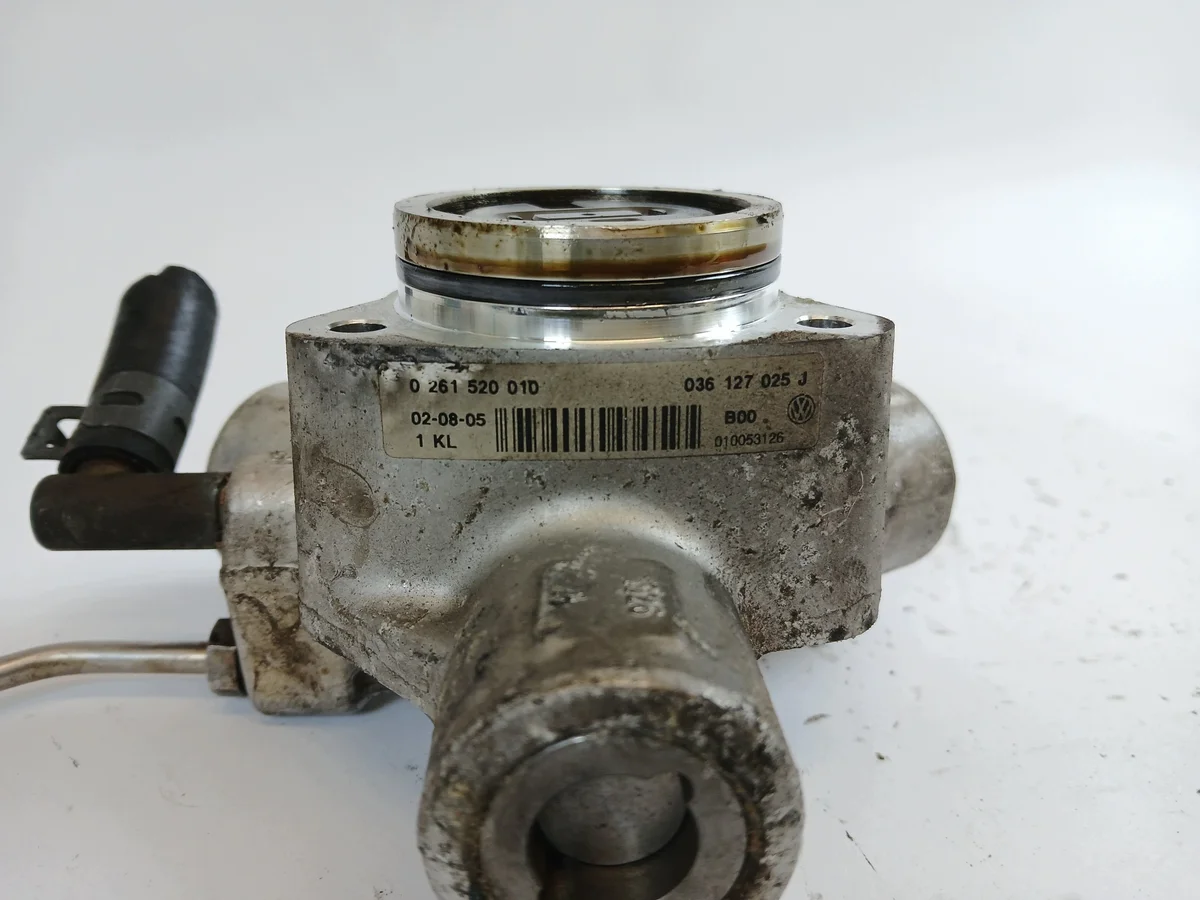 VW Golf IV Bora 1.6 FSI Kraftstoffpumpe 036127025J image 6