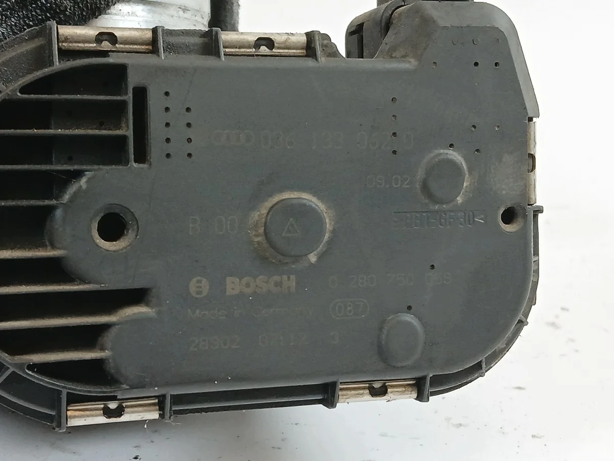VW Golf IV Bora 1.6 FSI Drosselklappe 036133062D image 6