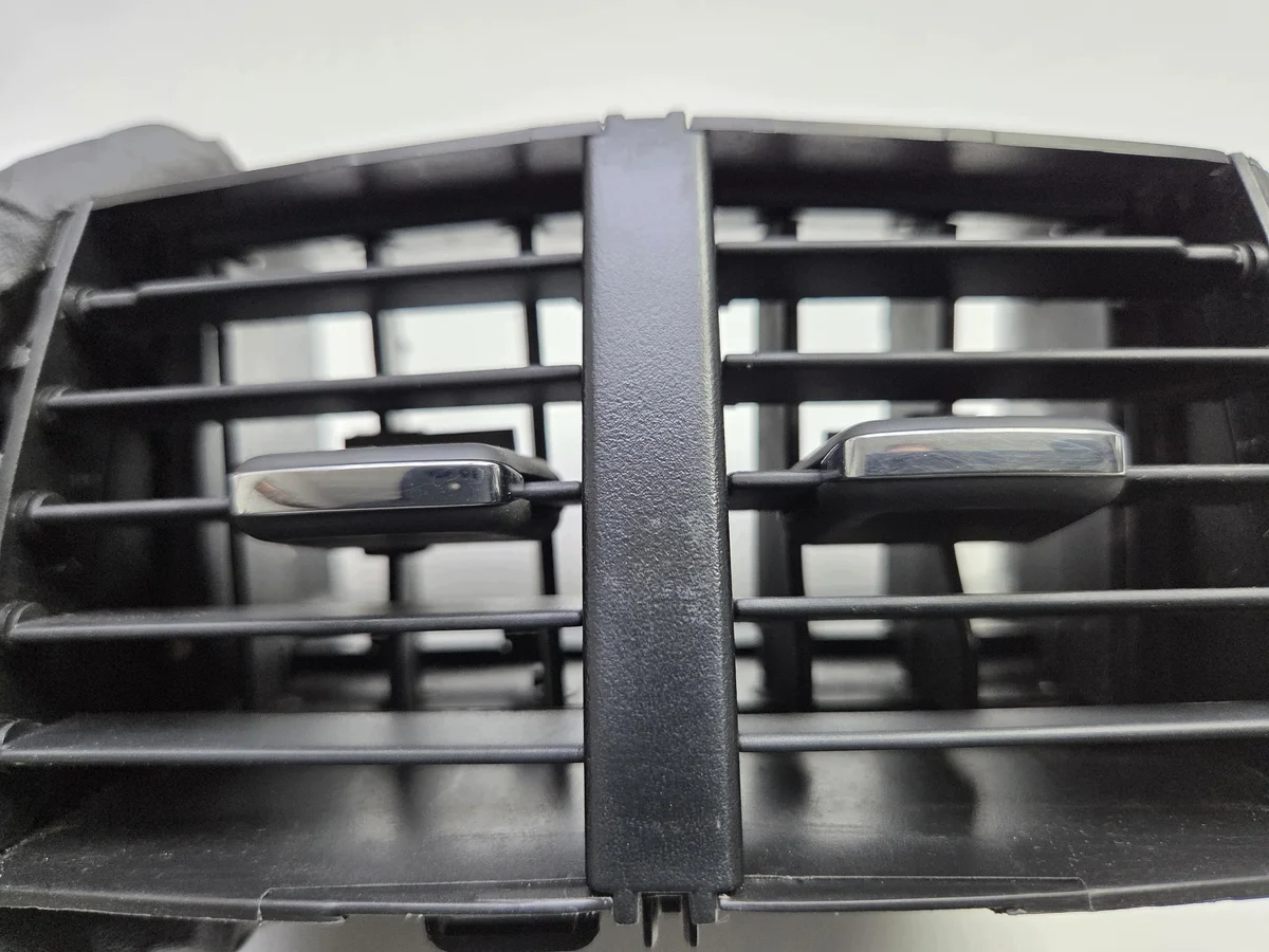 Ford Mondeo MK5 Lüftungsgitter hinten image 10