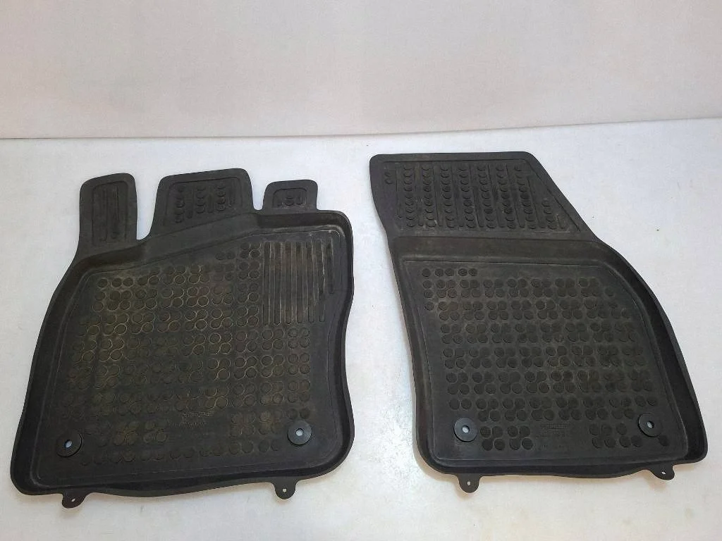 VW Tiguan II Gummimatten Satz 5NA image 7