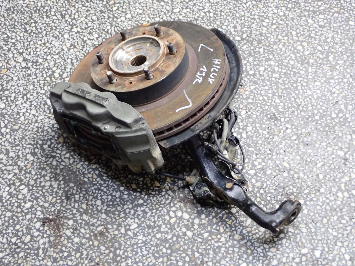 Achsschenkel Toyota Hilux VIII 2.4 D-4D links vorne image 3