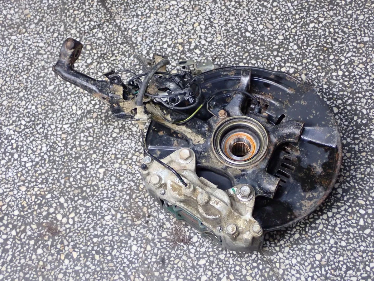 Achsschenkel Toyota Hilux VIII 2.4 D-4D links vorne image 6