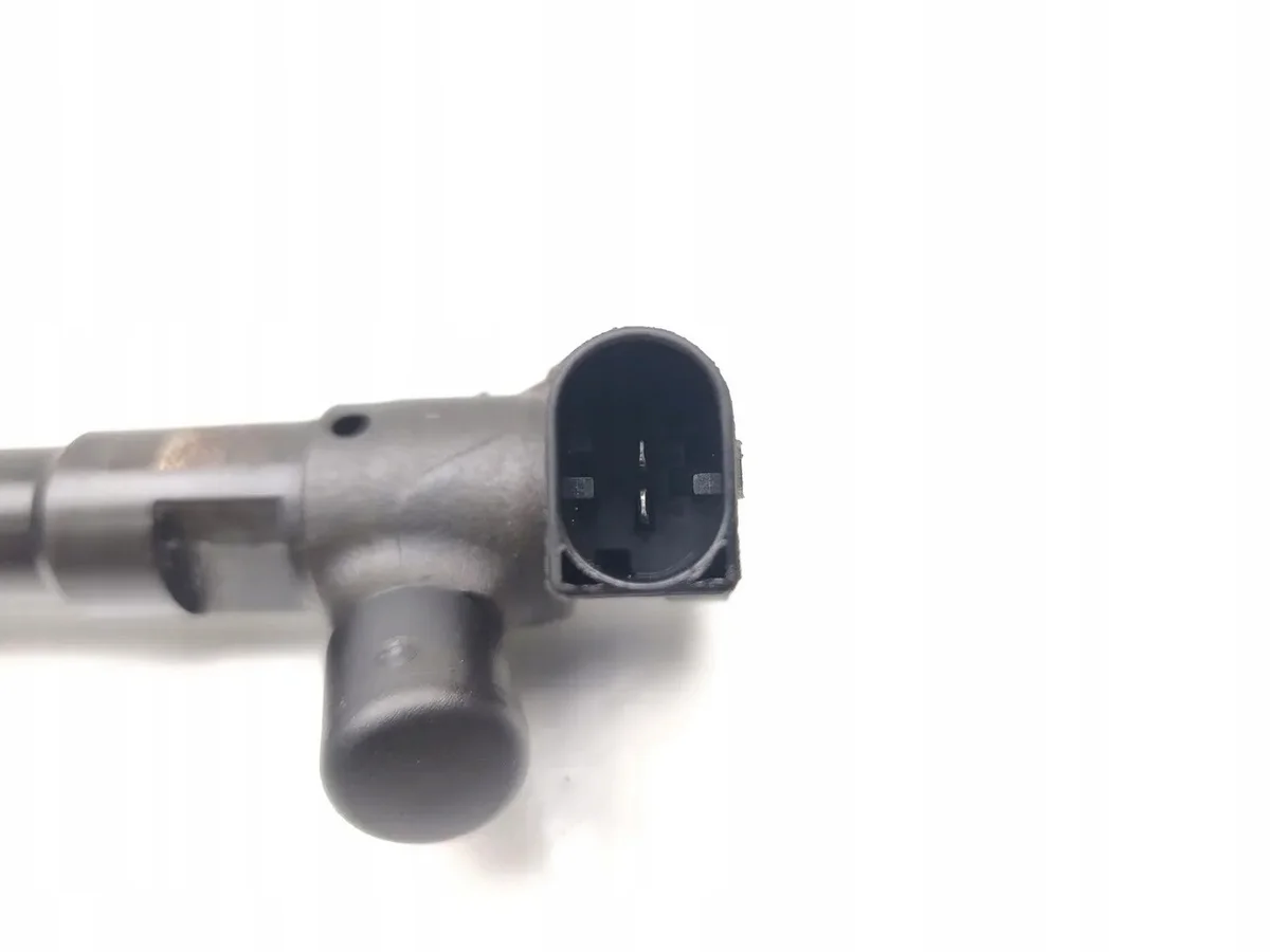 Injecteur Skoda Octavia 1.6 TDI 04L130277BC image 6
