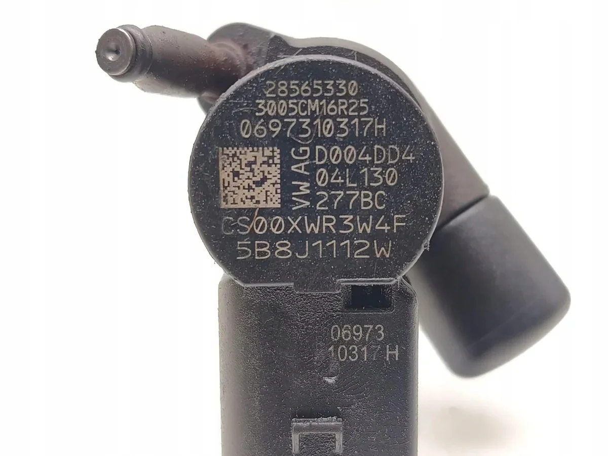 Injecteur Skoda Octavia 1.6 TDI 04L130277BC image 7