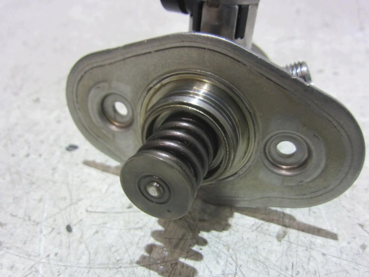BMW X3 G01 polttoainepumppu 13517642466 image 3