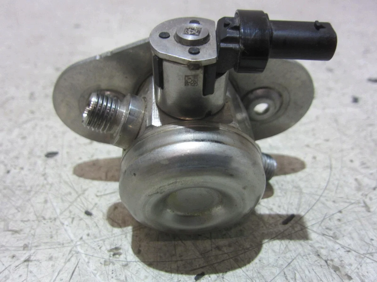 BMW X3 G01 polttoainepumppu 13517642466 image 4