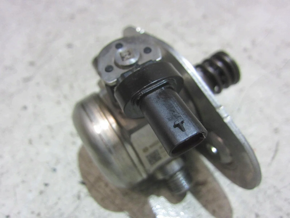 BMW X3 G01 polttoainepumppu 13517642466 image 6