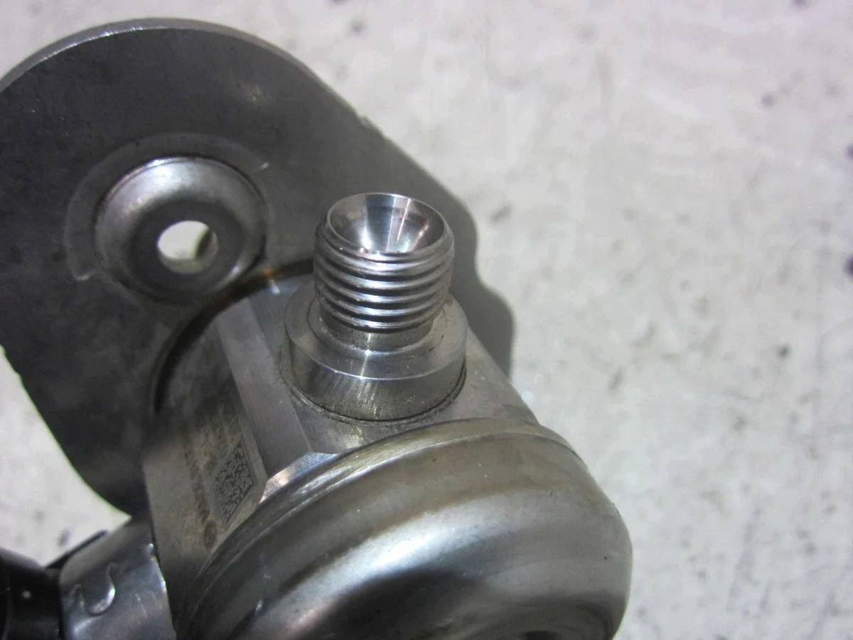 BMW X3 G01 polttoainepumppu 13517642466 image 7