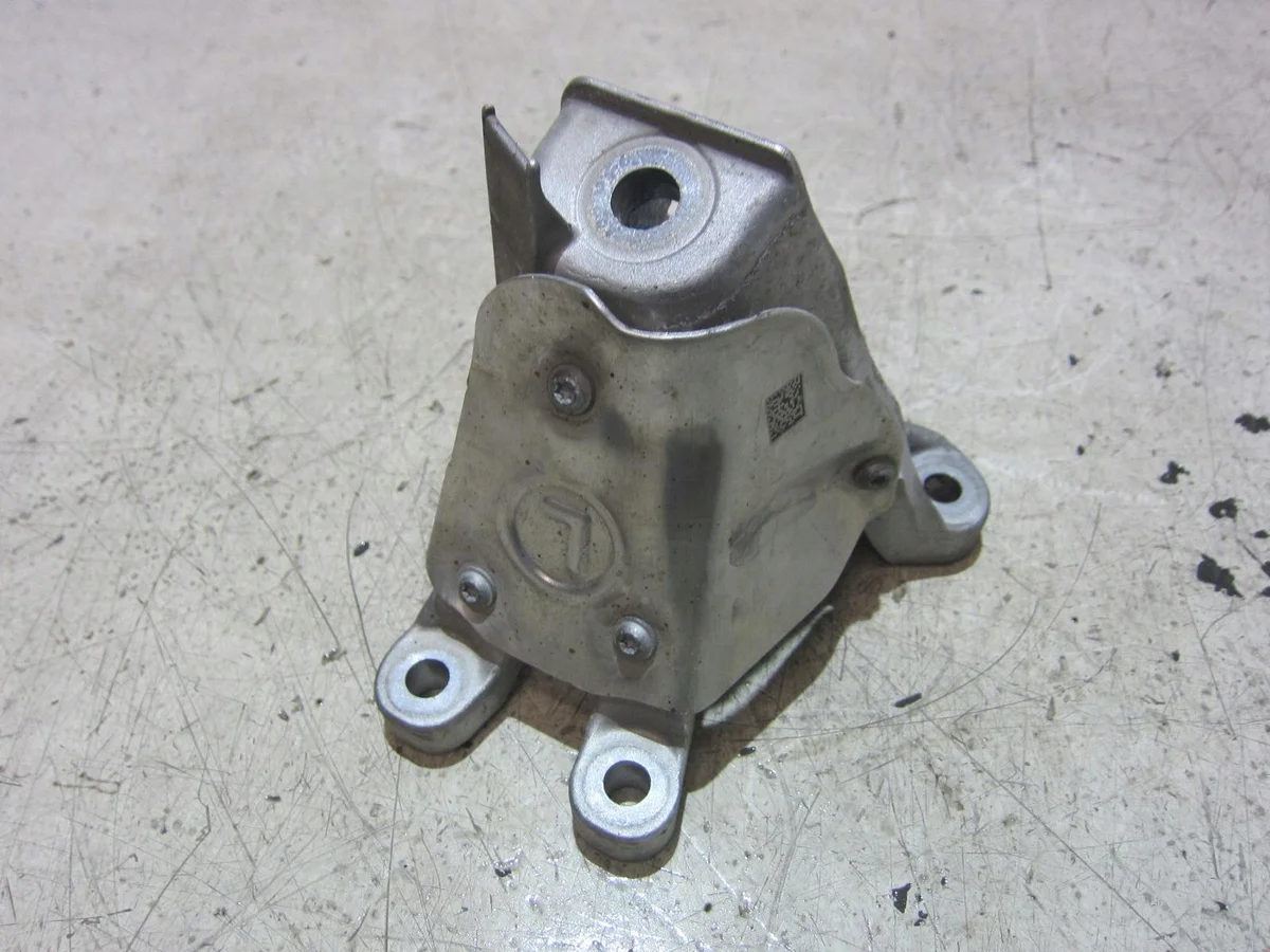 BMW X3 G01 Motorhalter Rechts 22116870756 image 3