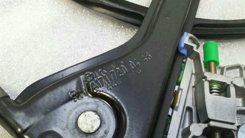 Fönsterhiss höger fram Mercedes SLK R171 A1717200246 image 3