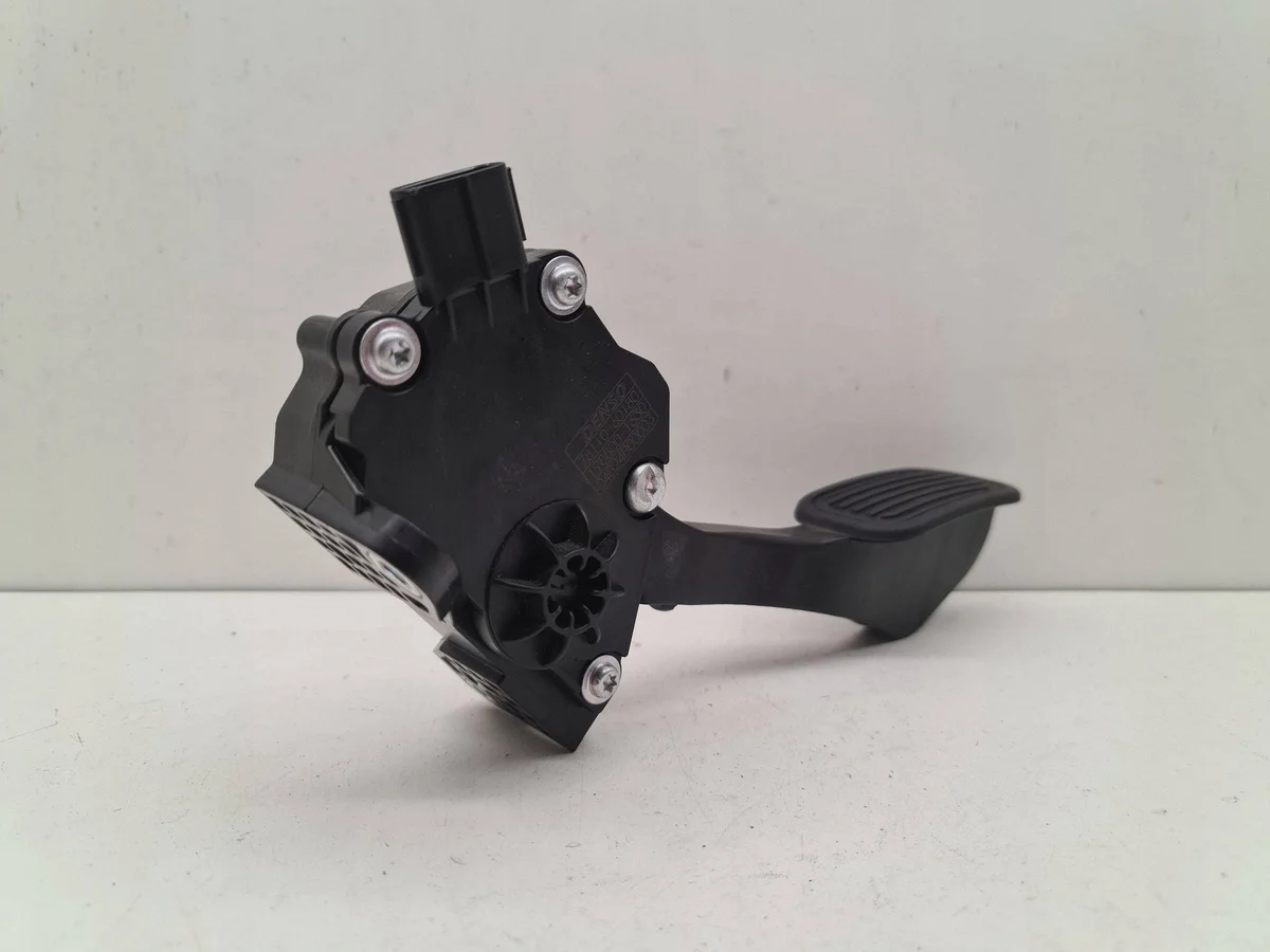 Acelerador Toyota Land Cruiser J150 image 3