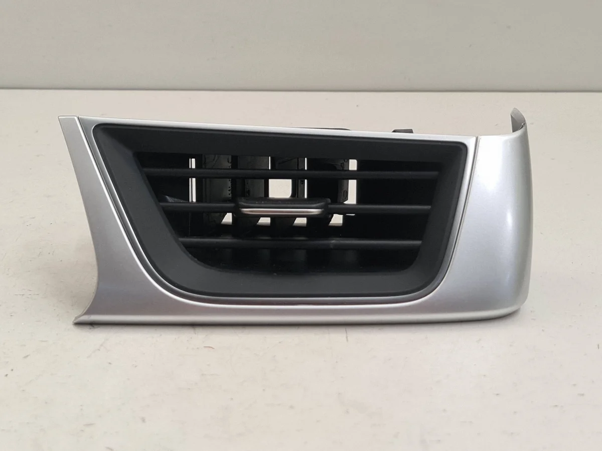 Renault Captur II Ventilatiegrille 687617708R
