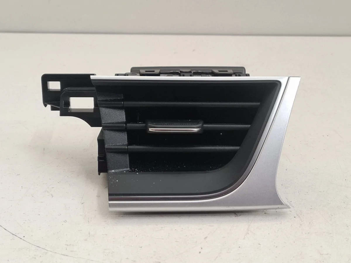 Renault Captur II ventilatierooster 687602047R