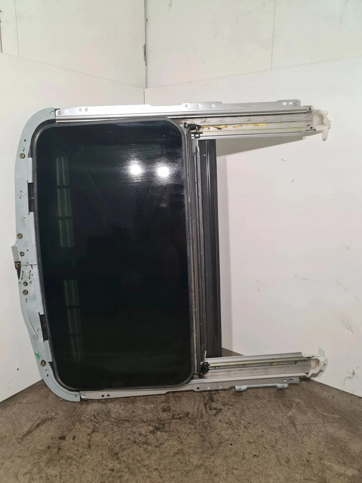 Taklucka Mercedes-Benz R W251 A2517801029