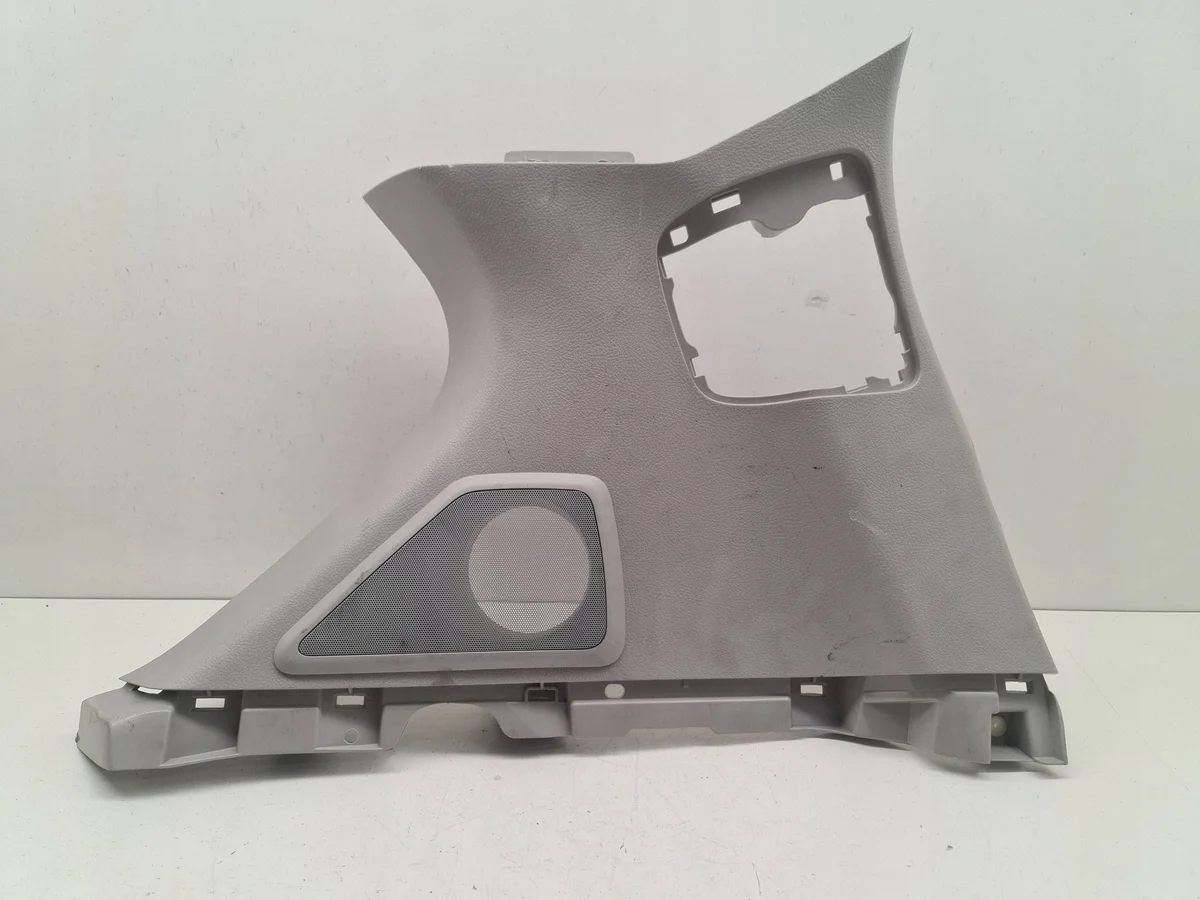 Skydd för D-stolpe bak vänster Toyota Land Cruiser 6263060110