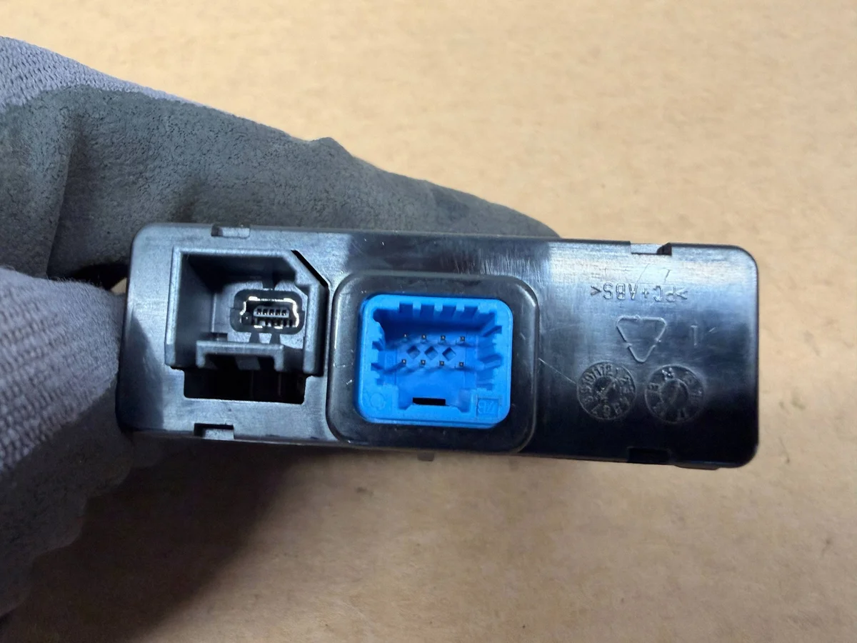Renault Megane IV Conector USB MG4USB1 thumbnail 1