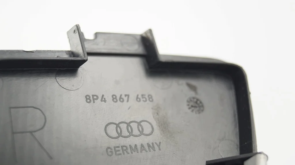 Tapa maletero derecha Audi A3 8P 8P4867658 image 4