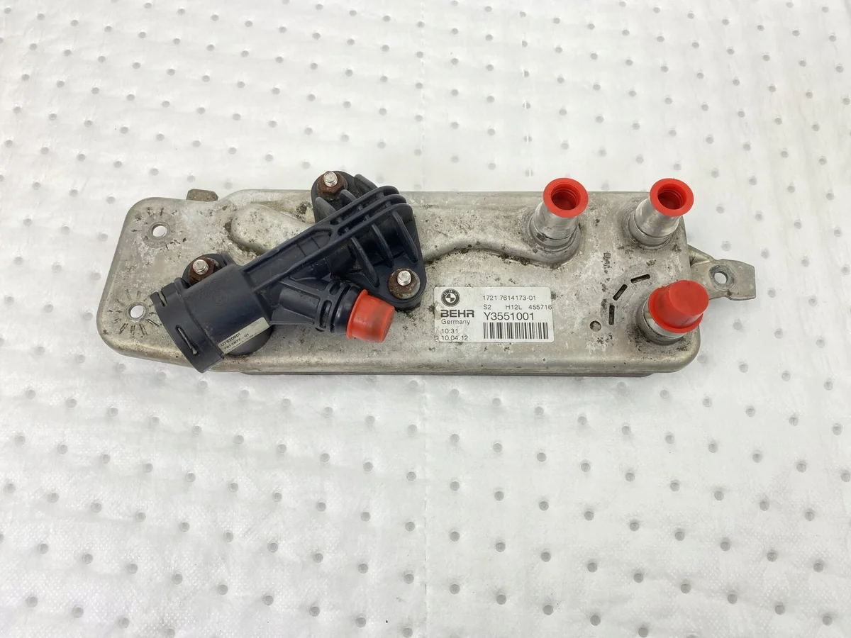 BMW 7 F01 oljekylare 17217638678